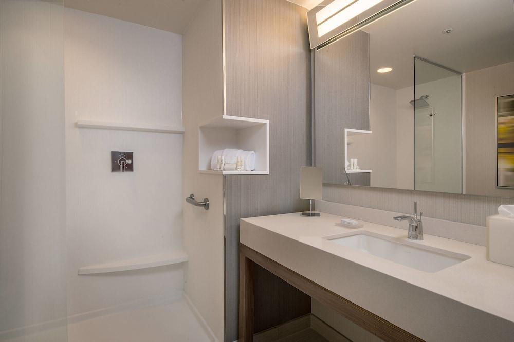 Courtyard By Marriott