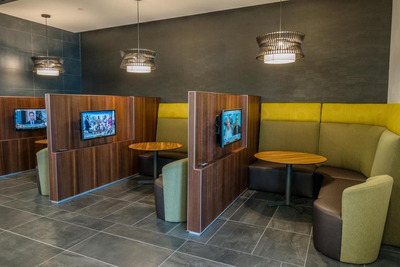 Courtyard By Marriott Hotel