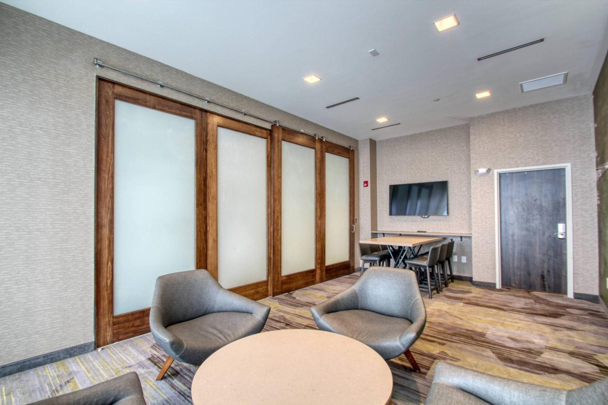 Courtyard By Marriott Hotel